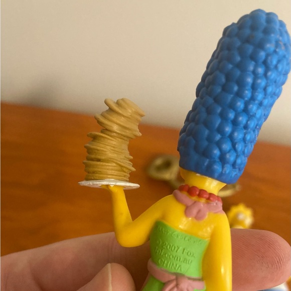 2006-2007 The Simpsons Figures (Homer, Lisa, Marge, Maggie) - Picture 2 of 4